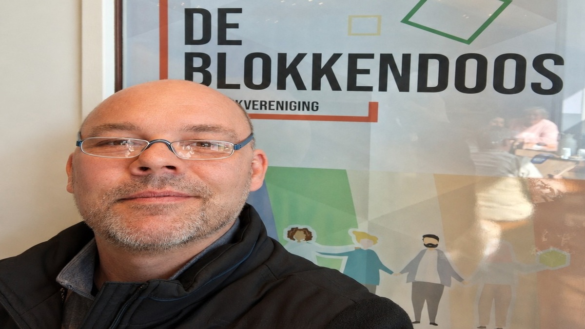 Wopke op bezoek bij de inloop in de Mozaïek